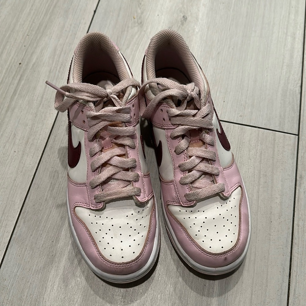Nike Women's Pink Sneakers